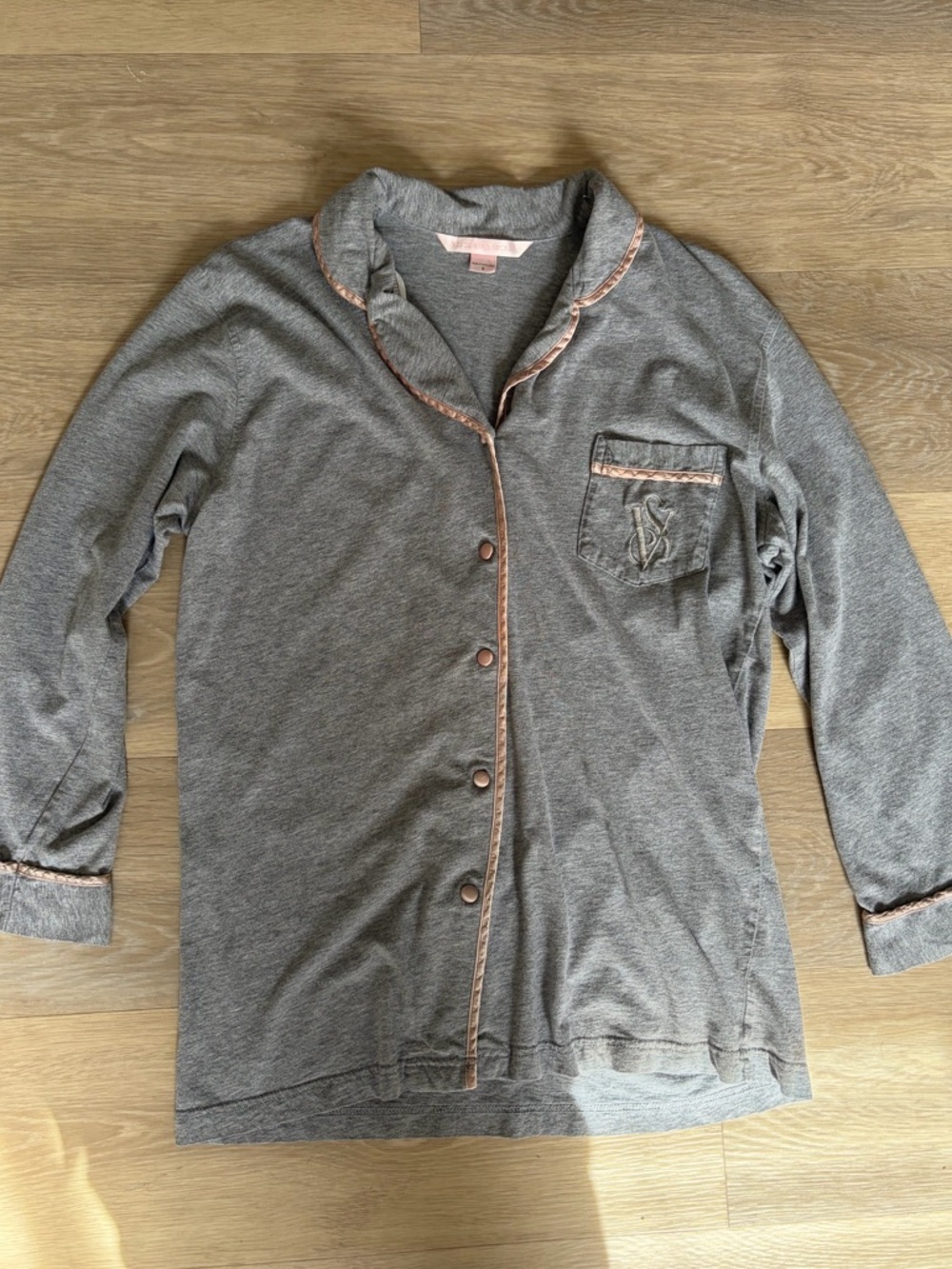 Victoria’s Secret Y2K Pajama Top Gray Pink Trim Button Up Size S - Picture 3 of 8